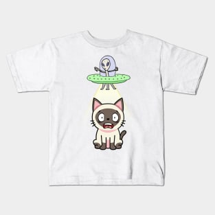 Cute siamese cat is abducted by aliens Kids T-Shirt